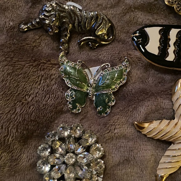 Wonderful lot of designer vintage pins  great assortment of high quality pins - Picture 2 of 8